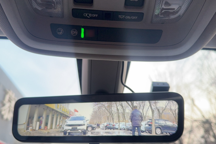 别克 君威 2023款 552T 智享型中控内饰7004