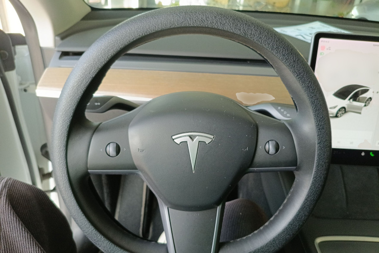 特斯拉 Model Y 2021款 标准续航后驱版中控内饰13