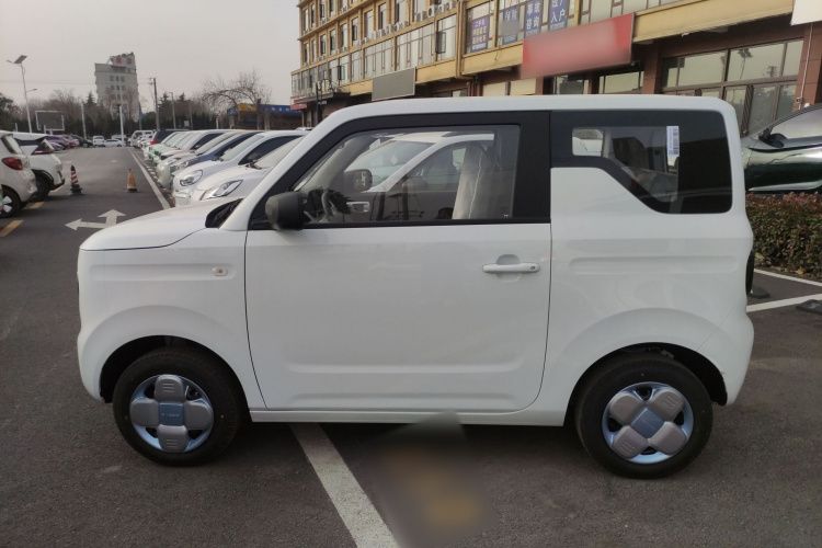 吉利银河 2024款 熊猫mini 200km 耐力熊车身外观4