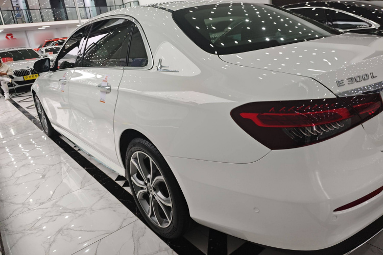 奔驰E级 2021款 E 300 L 运动时尚型车身外观6005