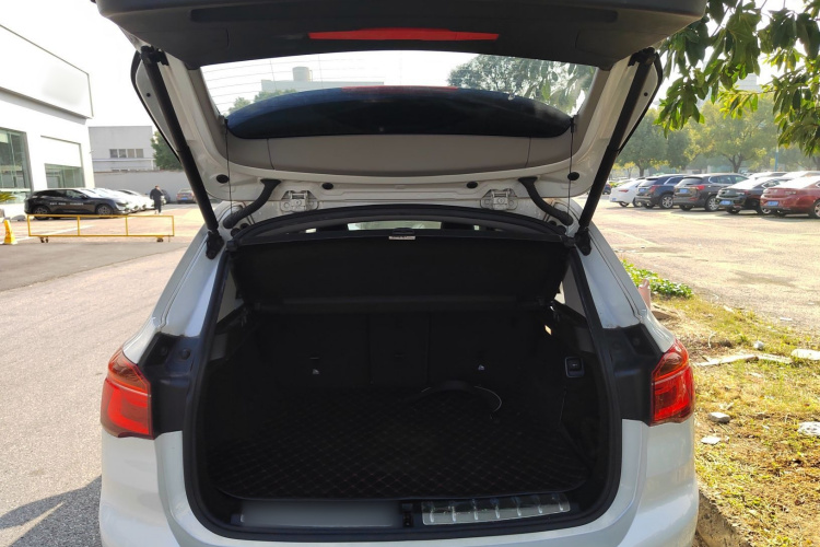 宝马X1 2018款 sDrive18Li 时尚型机舱底盘23