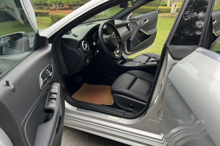 奔驰CLA 2018款 CLA 200 时尚型中控内饰7005