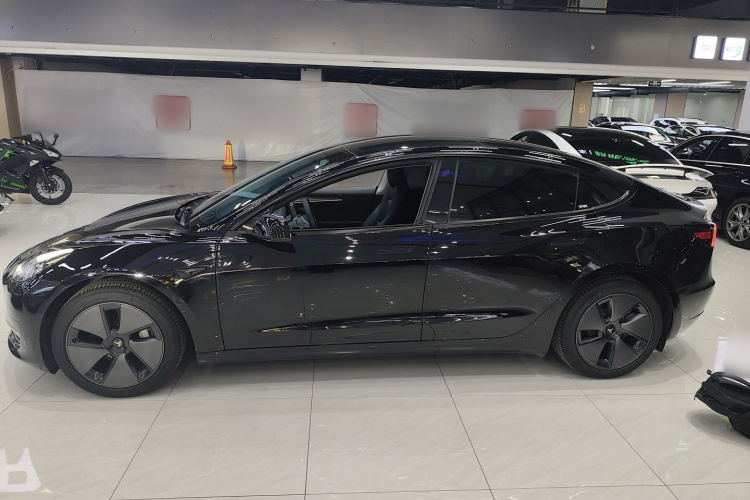 特斯拉 Model 3 2022款 后轮驱动版车身外观4