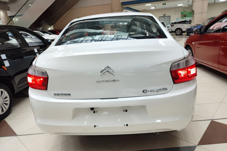 雪铁龙 爱丽舍 2015款 质尚版 1.6L 手动时尚型车身外观6