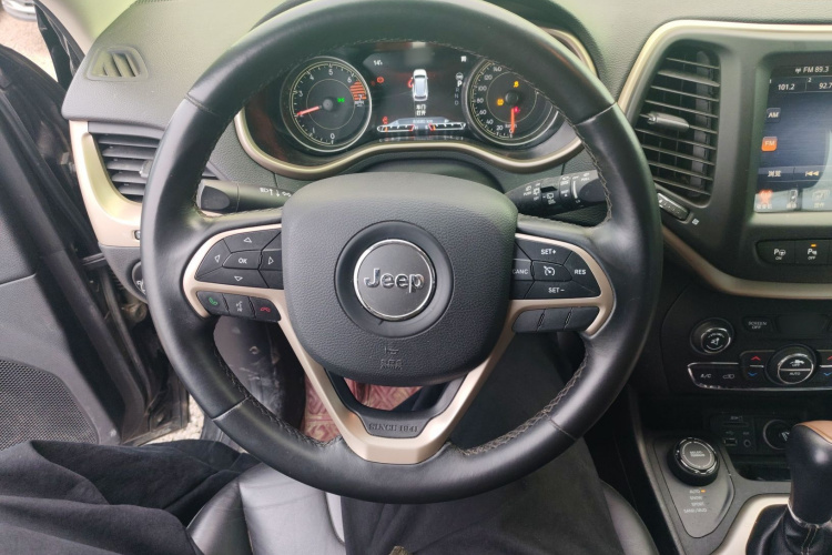 Jeep 自由光 2016款 2.4L 优越版中控内饰13