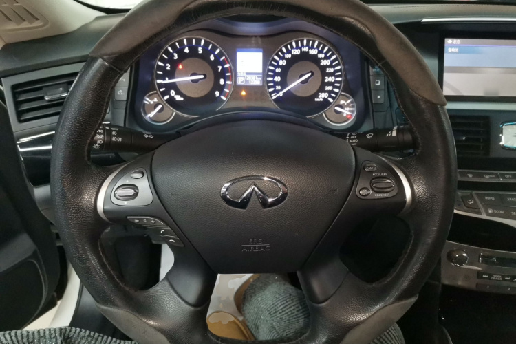 英菲尼迪Q70 2019款 Q70L 2.0T 精英版中控内饰13