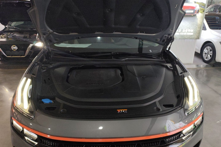 领克06 2020款 1.5T 耀Halo机舱底盘24