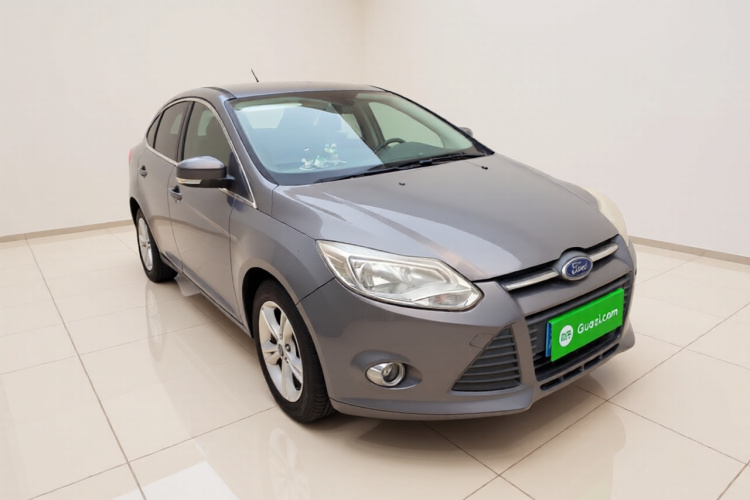 福特 福克斯 2012款 三厢 1.6L 自动风尚型车身外观3