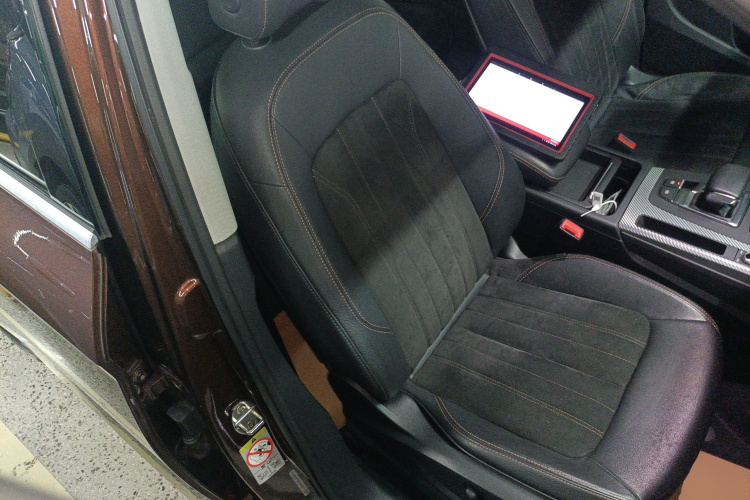 奥迪Q5L 2018款 45 TFSI 尊享时尚型 国V局部细节41