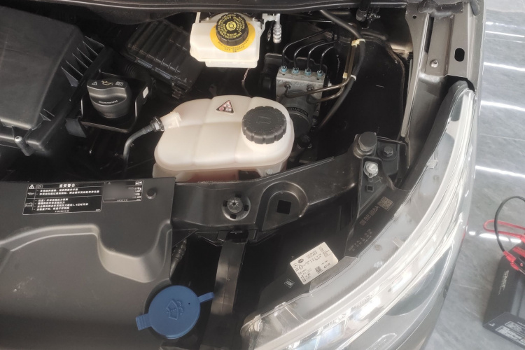 奔驰V级 2017款 V 260 尊贵版机舱底盘26