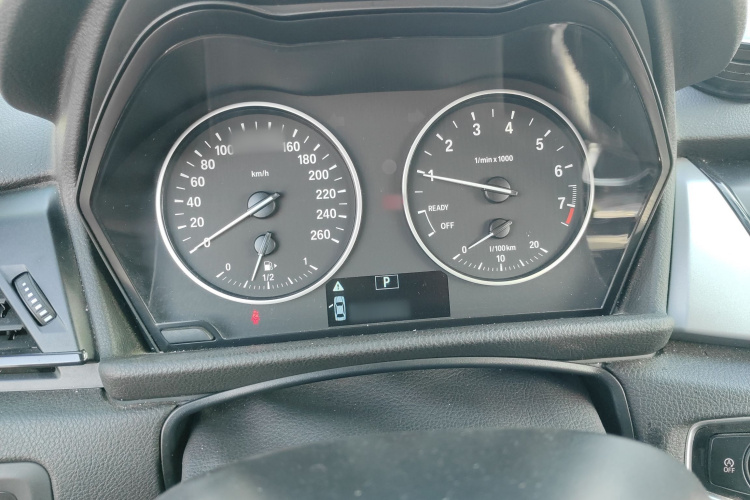 宝马2系旅行车 2016款 218i 领先型局部细节14