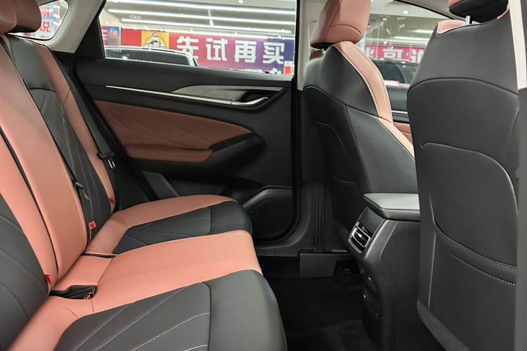 长安 逸动 2024款 PLUS 蓝鲸NE 1.4T GDI DCT高能版中控内饰7004