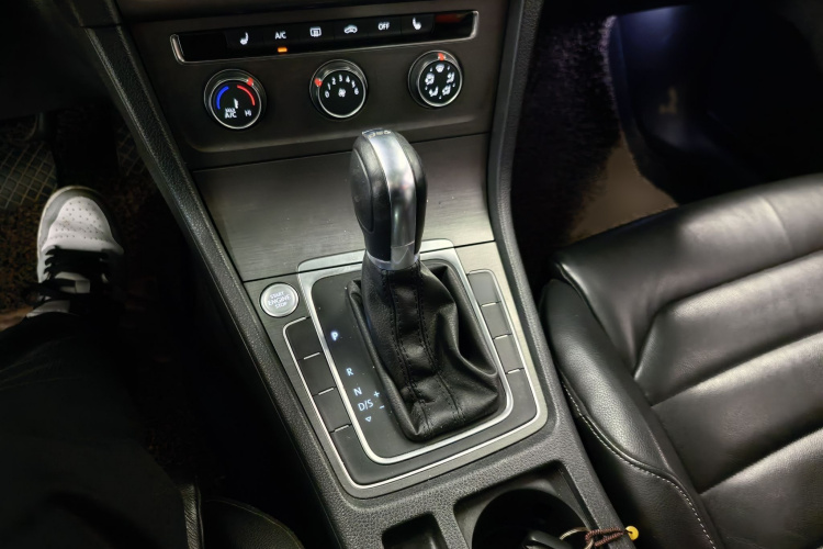 大众 高尔夫 2015款 1.4TSI 自动豪华型局部细节18