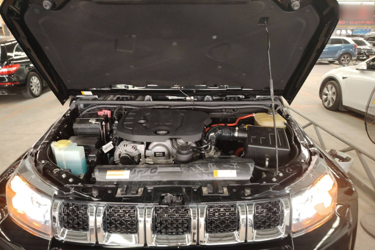 北京BJ40 2019款 PLUS 2.3T 自动四驱尊享版 国VI机舱底盘24