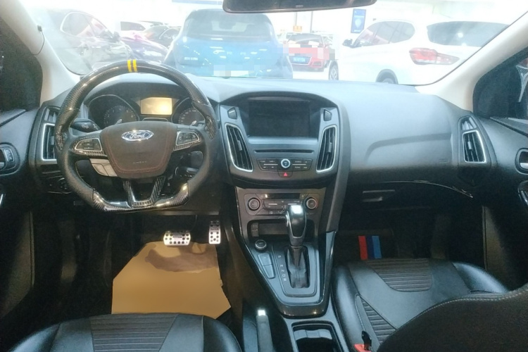 福特 福克斯 2017款 三厢 EcoBoost 180 自动精英型中控内饰7002