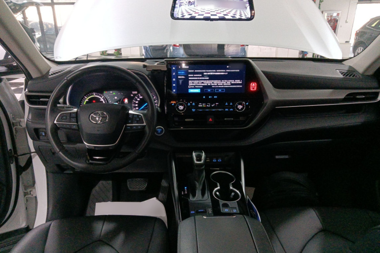 丰田 汉兰达 2022款 双擎 2.5L 四驱尊贵版 7座中控内饰12