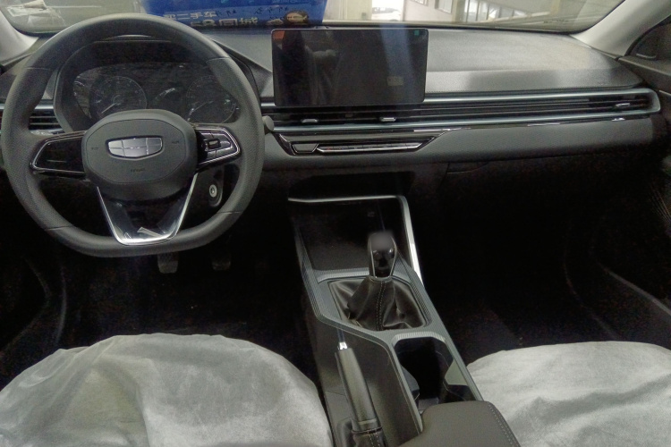 吉利汽车 帝豪 2025款 第4代 1.5L 手动星耀版中控内饰7003