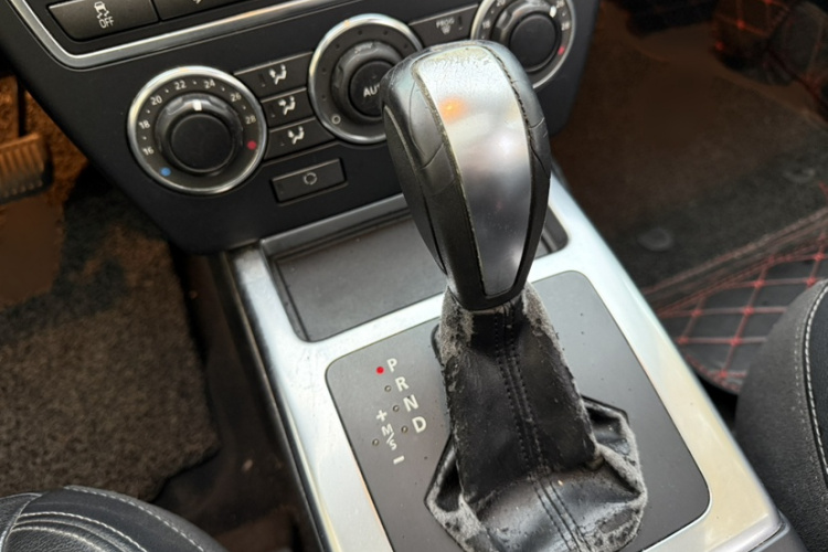 路虎 神行者2 2013款 2.0T Si4 SE汽油版中控内饰7010