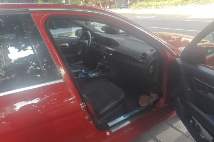 奔驰C级 2013款 C 300 运动型 Grand Edition局部细节9005