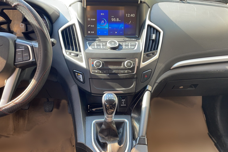 东风风神AX7 2015款 2.0L 手动智逸型局部细节16