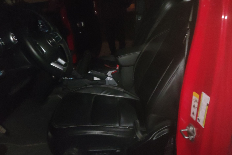 Jeep 牧马人 2018款 2.0T Sahara 四门版中控内饰19