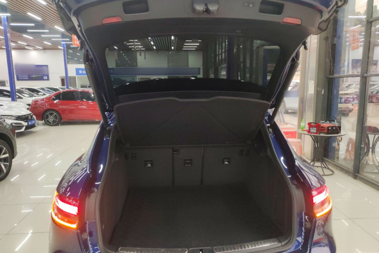 保时捷 2022款 Macan 2.0T机舱底盘23