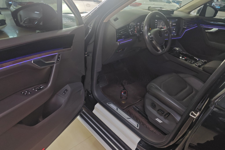 大众 途锐 2020款 2.0TSI 锐尚版 国VI中控内饰20