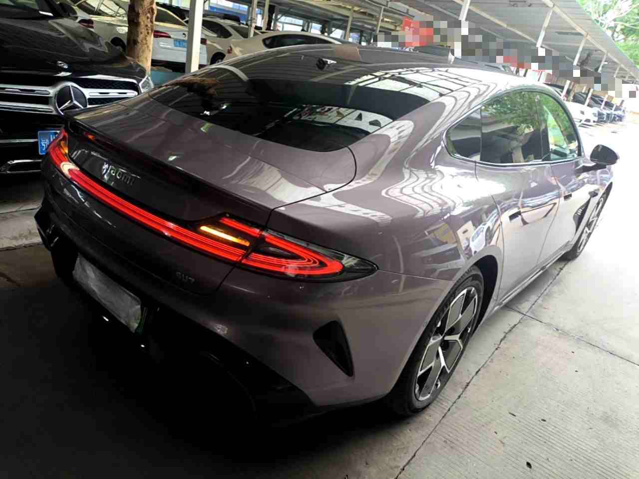 车辆右后45度外观展示
