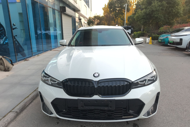 宝马3系 2023款 320Li M运动套装车身外观2