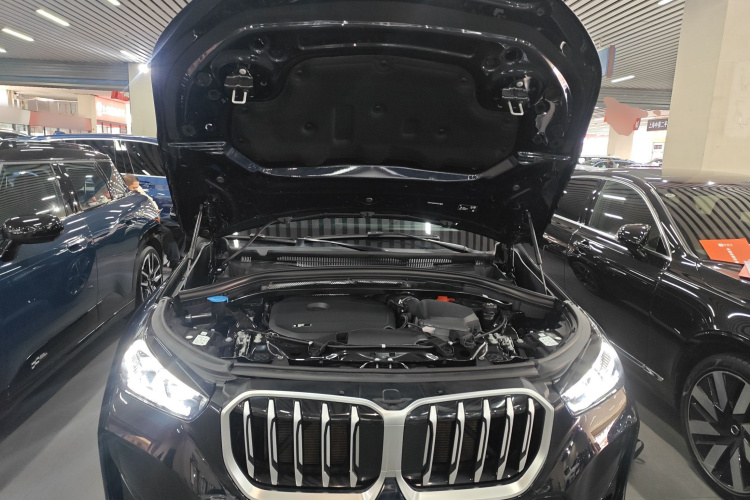 宝马X1 2023款 sDrive25Li M运动套装机舱底盘24