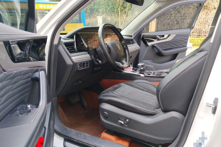 红旗HS5 2022款 改款 2.0T 智联旗享版中控内饰20