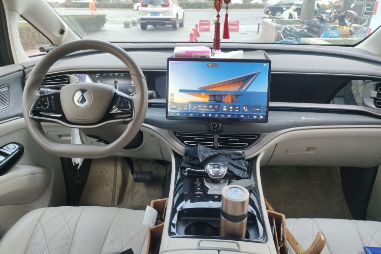 腾势D9 2022款 DM-i 970 四驱旗舰型中控内饰12