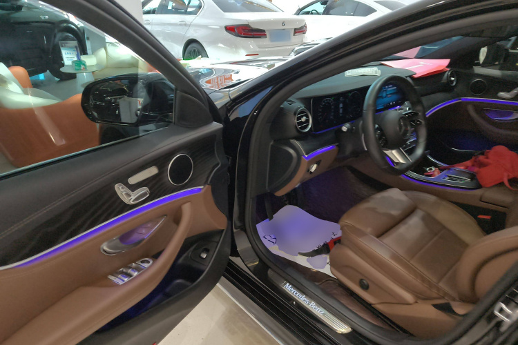 奔驰E级 2022款 改款二 E 260 L 运动型中控内饰20