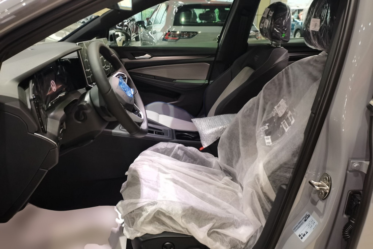 大众 高尔夫 2025款 改款二 300TSI R-Line中控内饰19