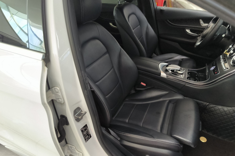 奔驰C级 2018款 C 180 L 时尚型运动版局部细节41