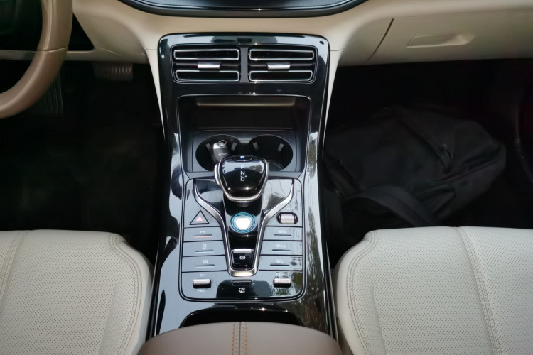 比亚迪 秦PLUS 2023款 冠军版 DM-i 55KM领先型局部细节18