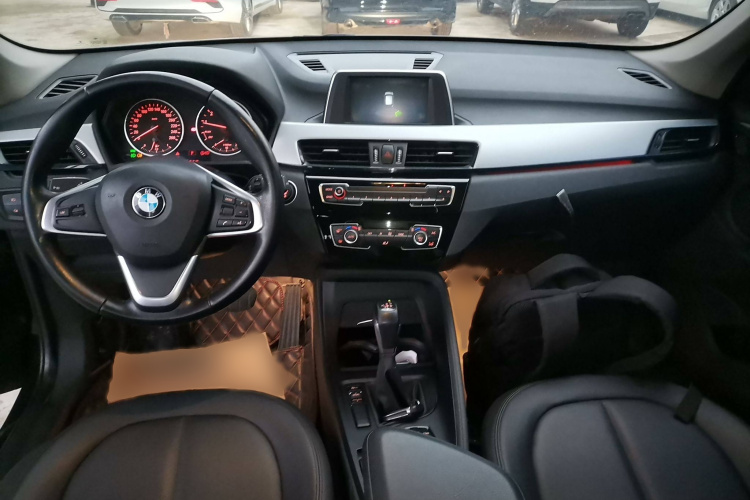 宝马X1 2018款 sDrive18Li 时尚型中控内饰7002