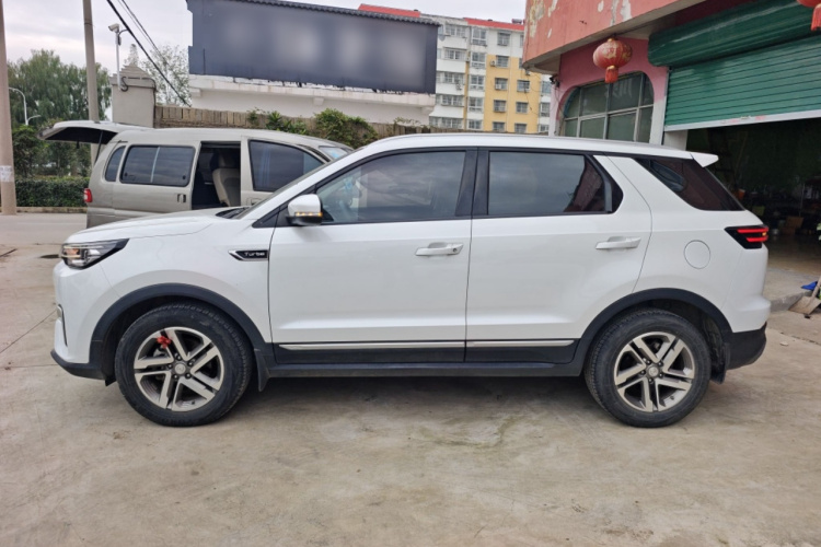 长安CS55PLUS 2020款 1.5T 手动炫色型车身外观4