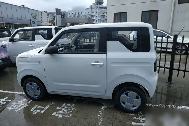 吉利银河 2024款 熊猫mini 200km 耐力熊车身外观4