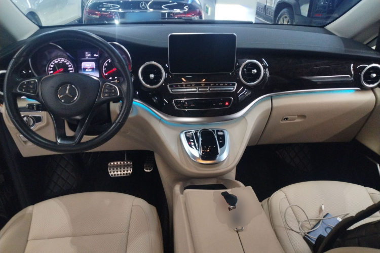 奔驰V级 2018款 V 260 尊贵版 国VI中控内饰12