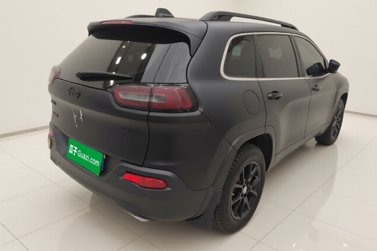 Jeep 自由光 2016款 2.4L 专业版车身外观7