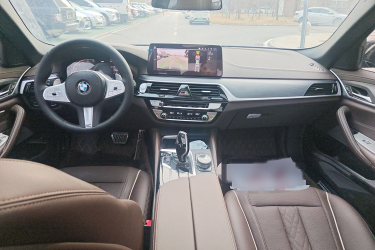 宝马5系 2023款 改款 530Li 领先型 M运动套装中控内饰7003