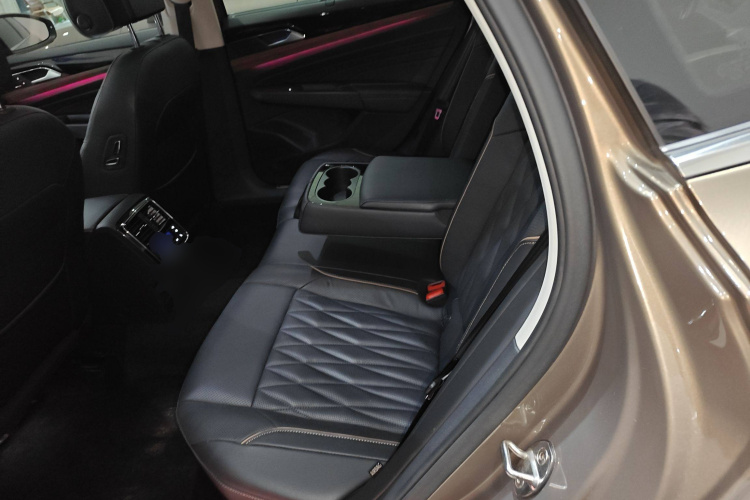 大众 帕萨特 2020款 380TSI 旗舰版 国VI中控内饰7004