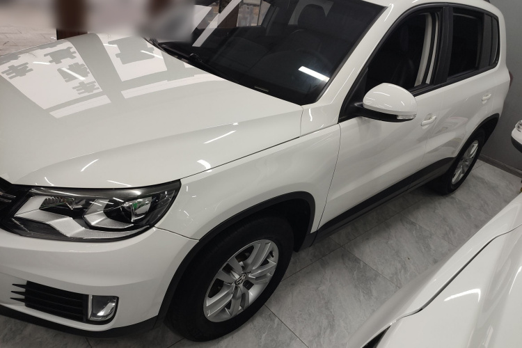 大众 途观 2016款 300TSI 手动两驱风尚版车身外观4