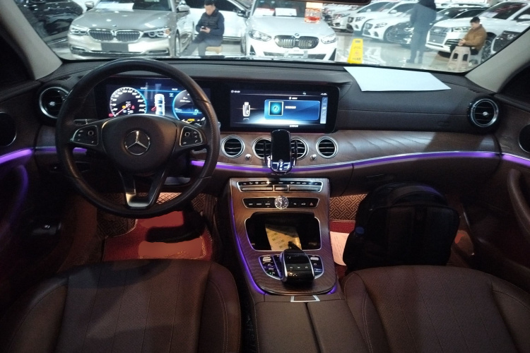 奔驰E级 2018款 改款 E 200 L中控内饰7002