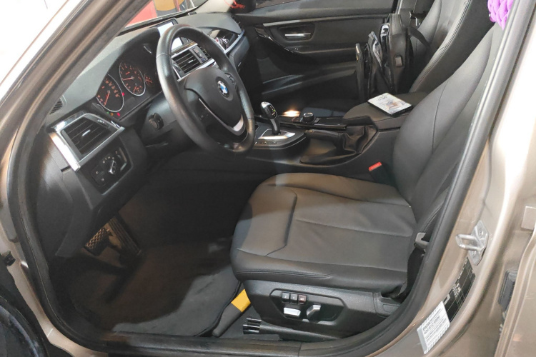 宝马3系 2016款 316Li 时尚型中控内饰19