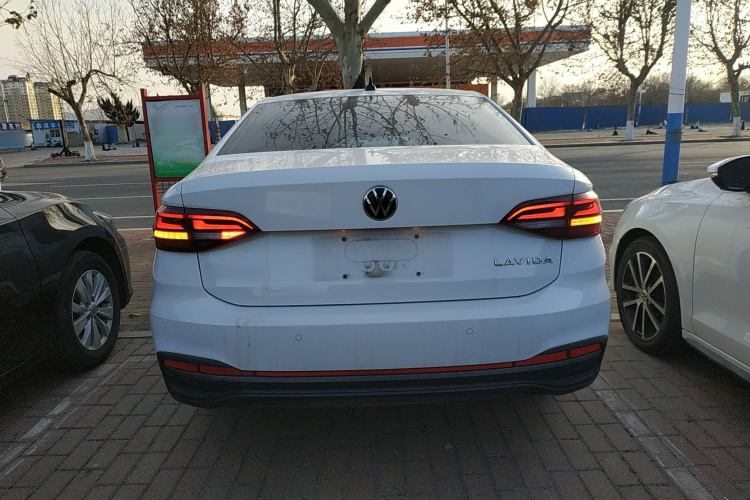 大众 朗逸 2023款 改款 1.5L 自动得逸版车身外观6