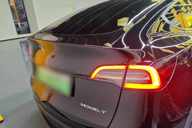 特斯拉 Model Y 2021款 标准续航后驱版车身外观6