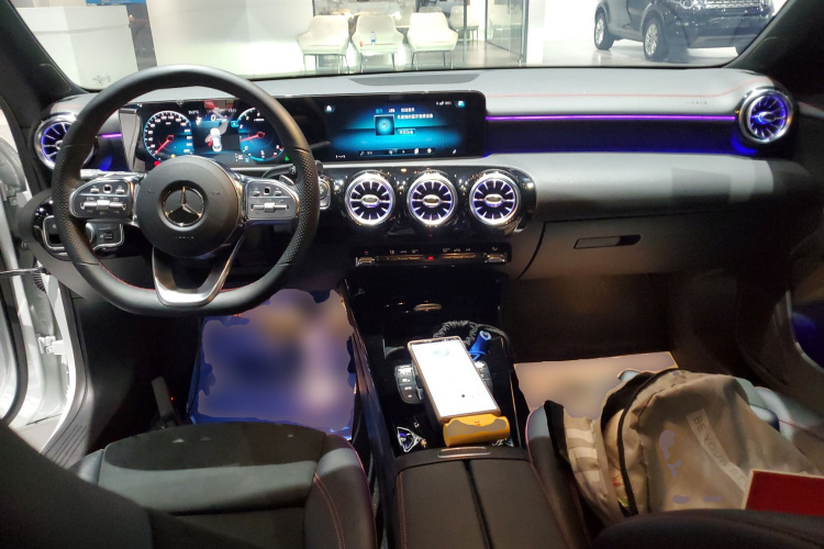 奔驰CLA 2020款 CLA 200中控内饰12