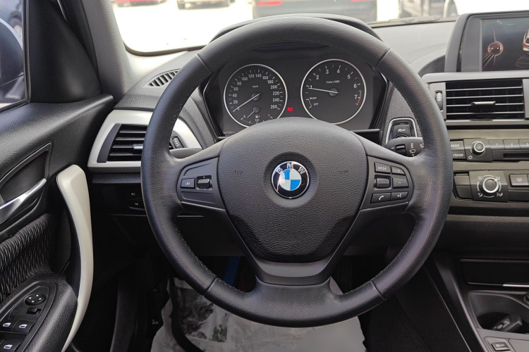 宝马1系(进口) 2013款 改款 116i 领先型中控内饰13